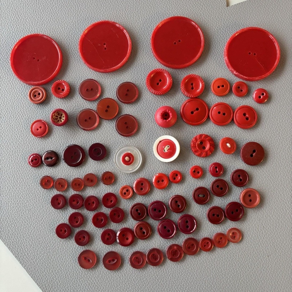 Vintage Red‎ Button Lot Two Hole, Early Plastics Sewing Crafts Haberdashery